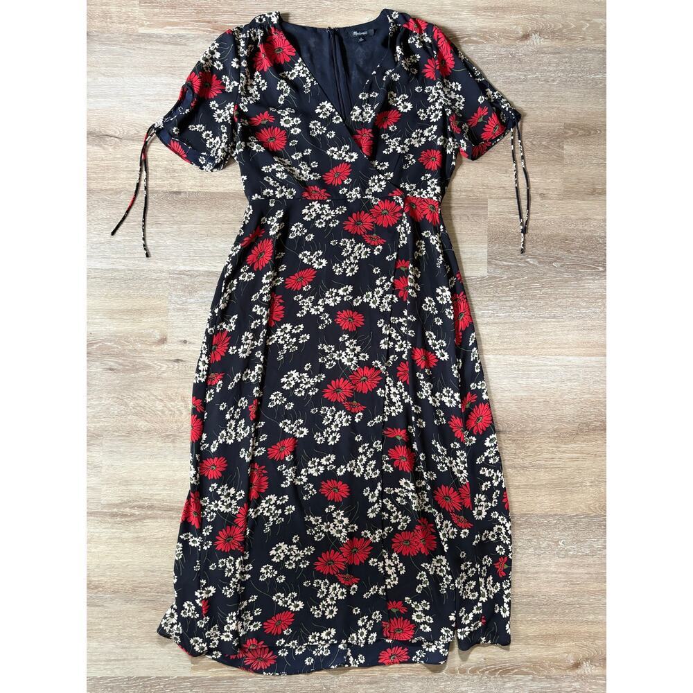 Madewell Peekaboo-Sleeve Midi Dress in the Hillside Daisies floral print - Picture 2 of 9